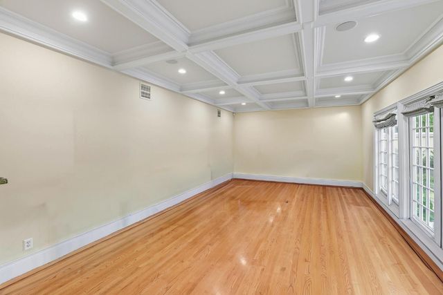 1335 38th St, Sacramento, CA 95816