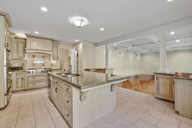 1335 38th St, Sacramento, CA 95816