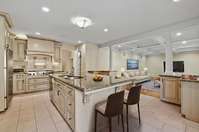 1335 38th St, Sacramento, CA 95816