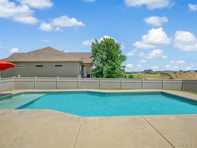 301 McClelland Drive, Troy, IL 62294