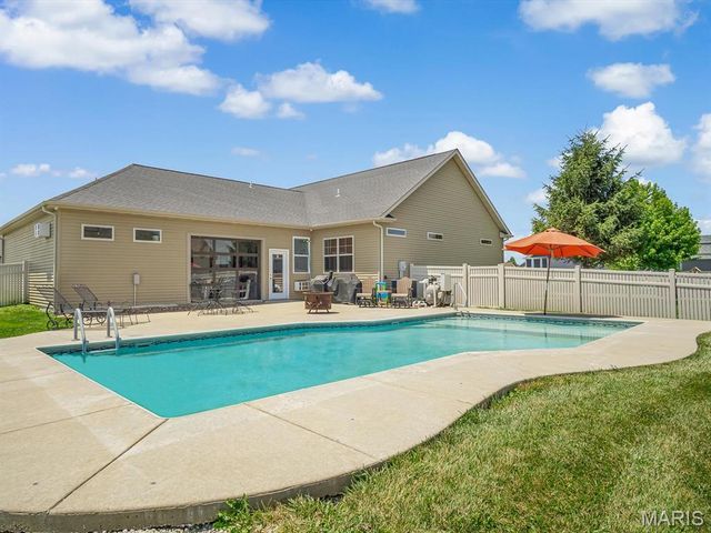 301 McClelland Drive, Troy, IL 62294