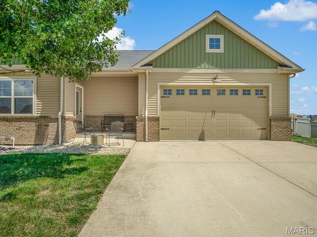 301 McClelland Drive, Troy, IL 62294