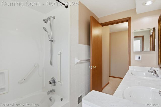 35729 Duke Drive, Sterling Heights, MI 48310