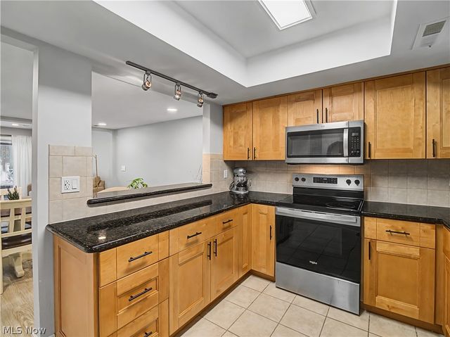 1943 Savannah, Westlake, OH 44145