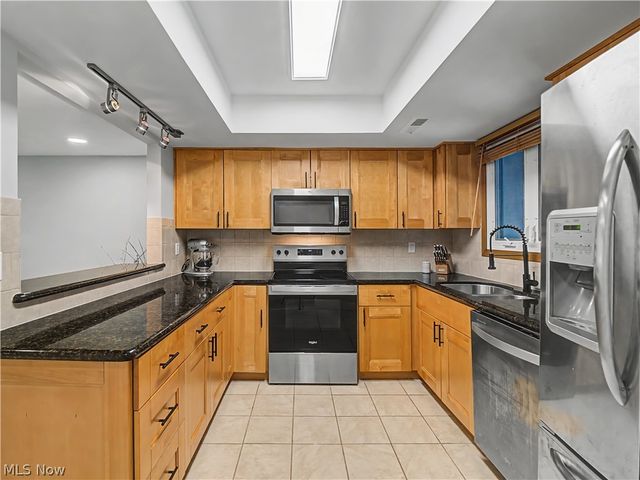 1943 Savannah, Westlake, OH 44145