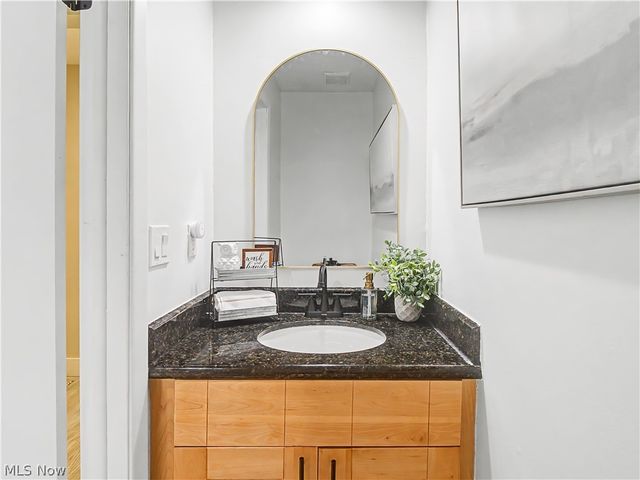 1943 Savannah, Westlake, OH 44145