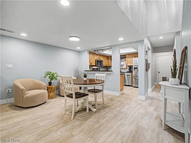 1943 Savannah, Westlake, OH 44145