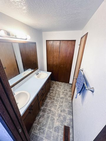 2115 S EVERGREEN Rd, Veradale, WA 99037