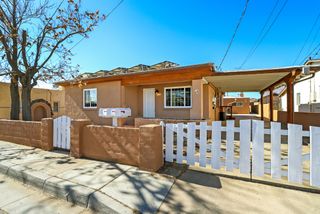 325 19th Street NW, Albuquerque, NM 87104