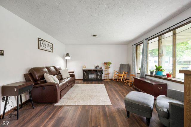 5631 N Olivia Drive, Alexandria, IN 46001