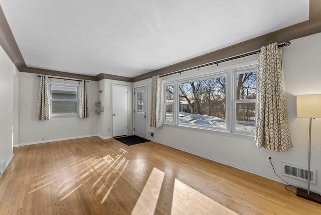 11832 Crawford Road W, Minnetonka, MN 55343