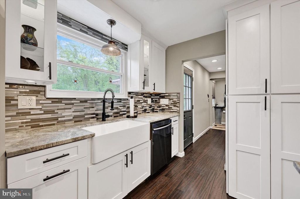 Image 12 of property listing at 4296 WOLF HILL DR, Hampstead, MD 21074