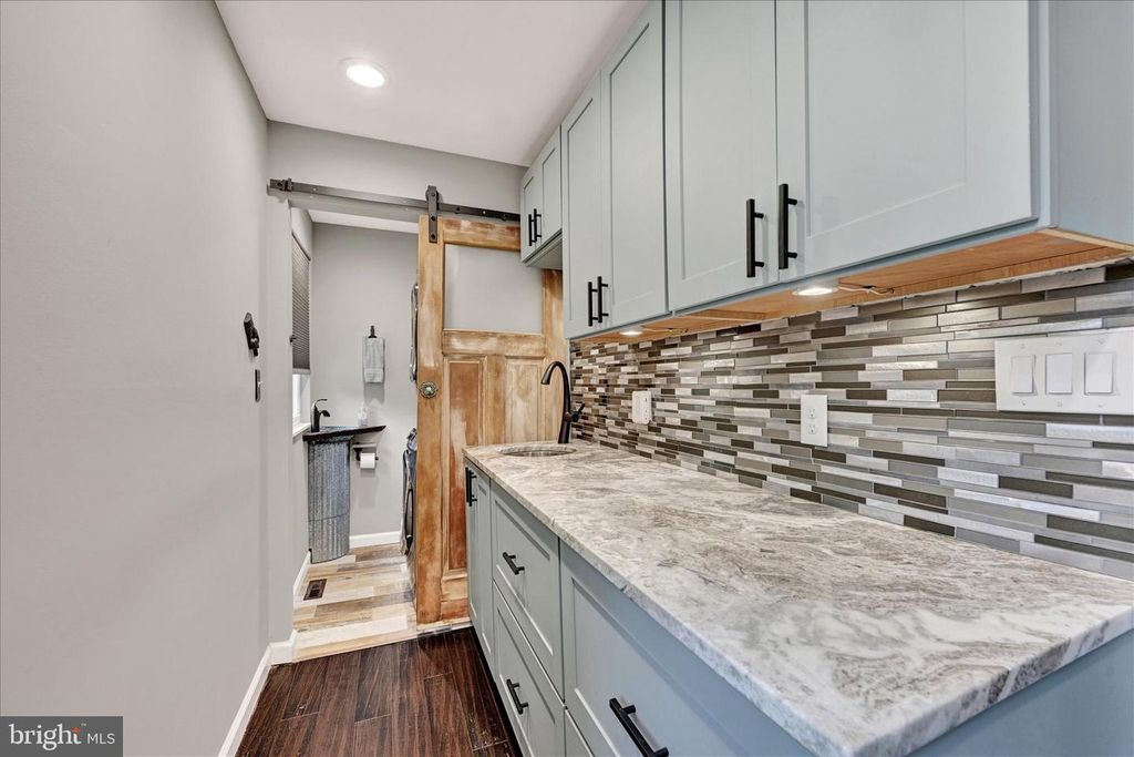Image 13 of property listing at 4296 WOLF HILL DR, Hampstead, MD 21074