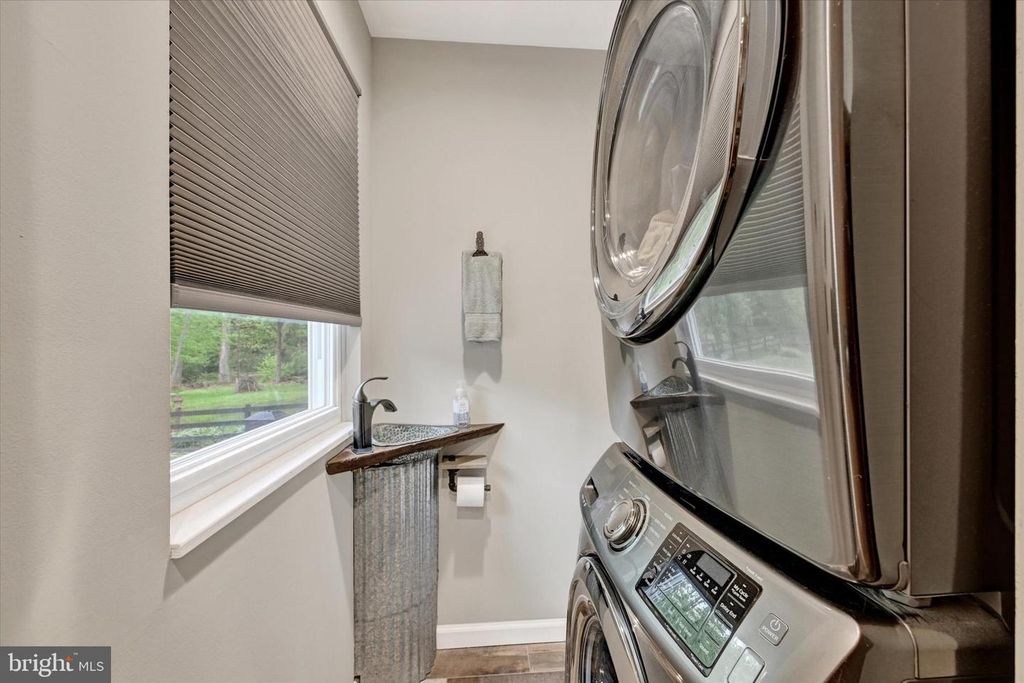 Image 14 of property listing at 4296 WOLF HILL DR, Hampstead, MD 21074
