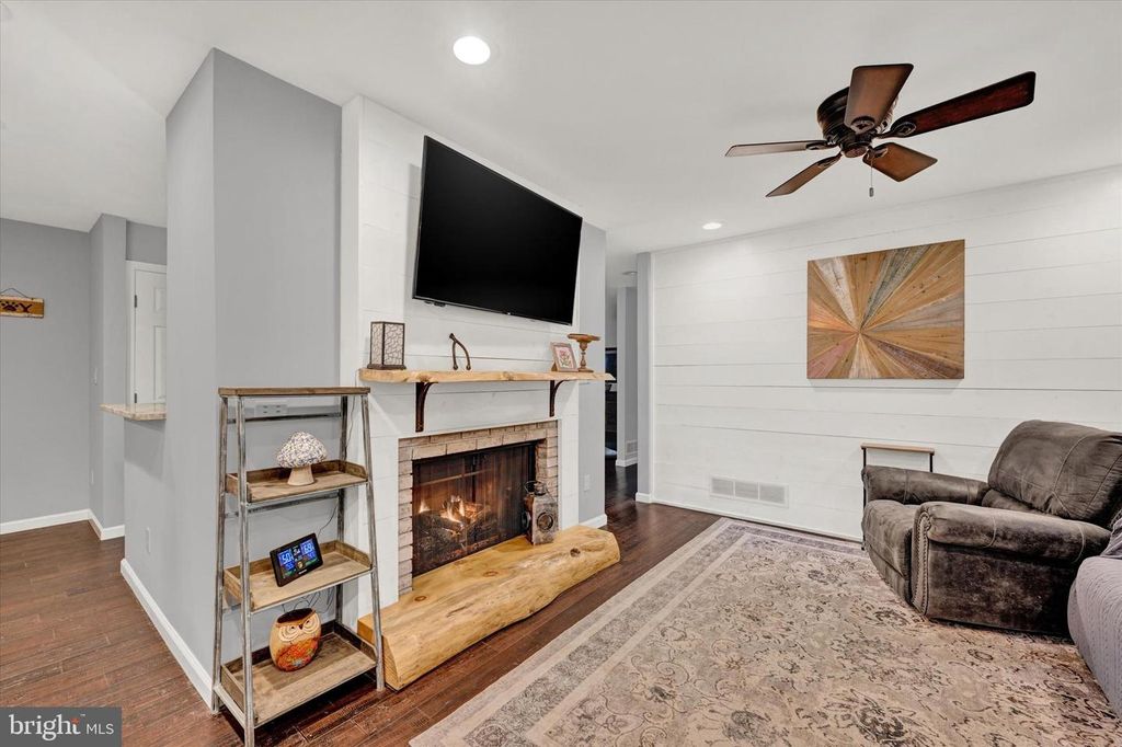 Image 15 of property listing at 4296 WOLF HILL DR, Hampstead, MD 21074