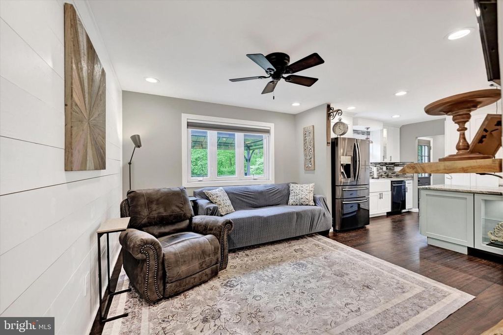 Image 17 of property listing at 4296 WOLF HILL DR, Hampstead, MD 21074
