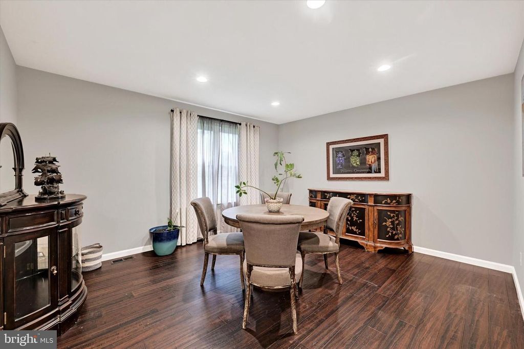 Image 18 of property listing at 4296 WOLF HILL DR, Hampstead, MD 21074