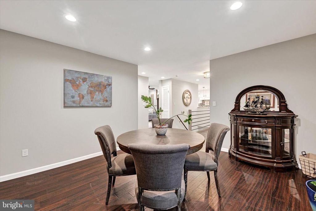 Image 19 of property listing at 4296 WOLF HILL DR, Hampstead, MD 21074