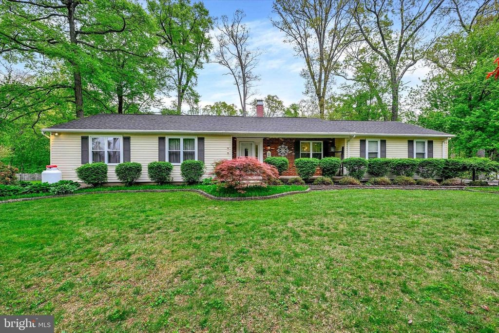 Image 2 of property listing at 4296 WOLF HILL DR, Hampstead, MD 21074