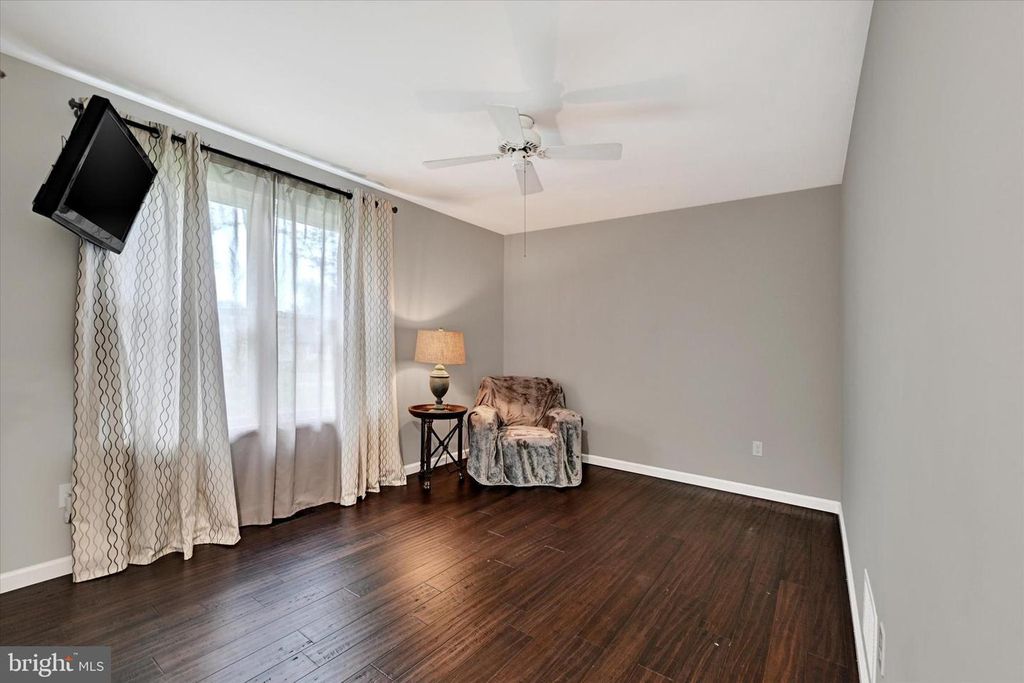 Image 24 of property listing at 4296 WOLF HILL DR, Hampstead, MD 21074
