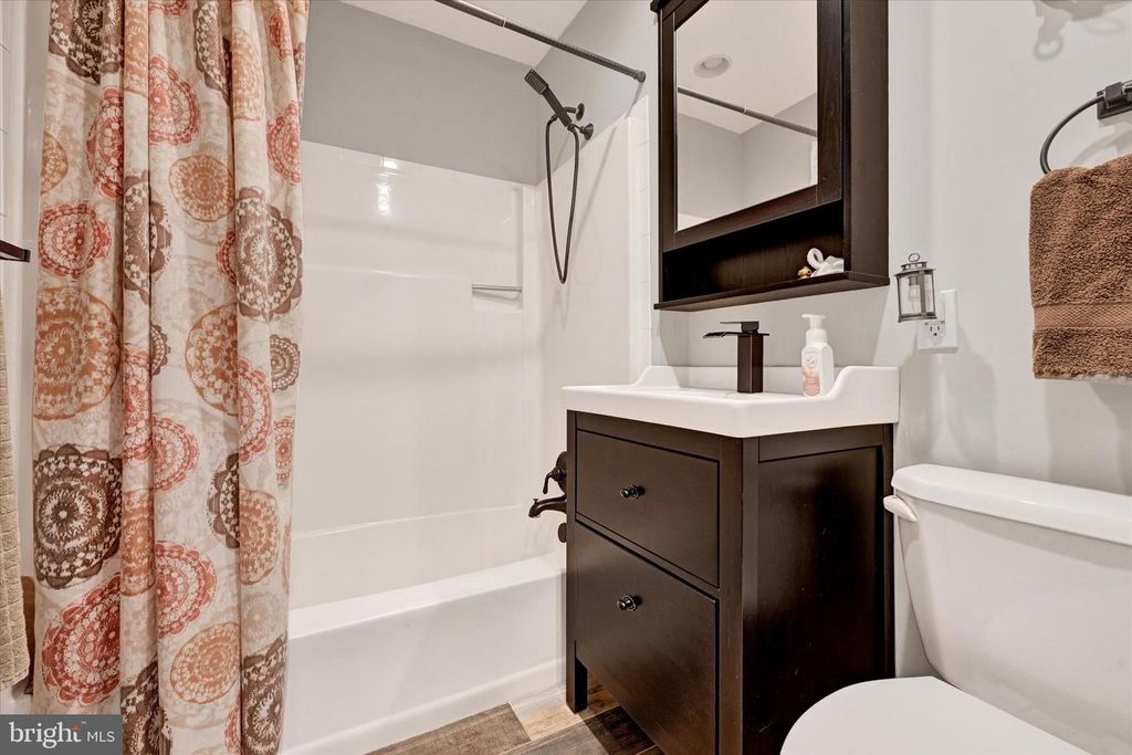 Image 25 of property listing at 4296 WOLF HILL DR, Hampstead, MD 21074