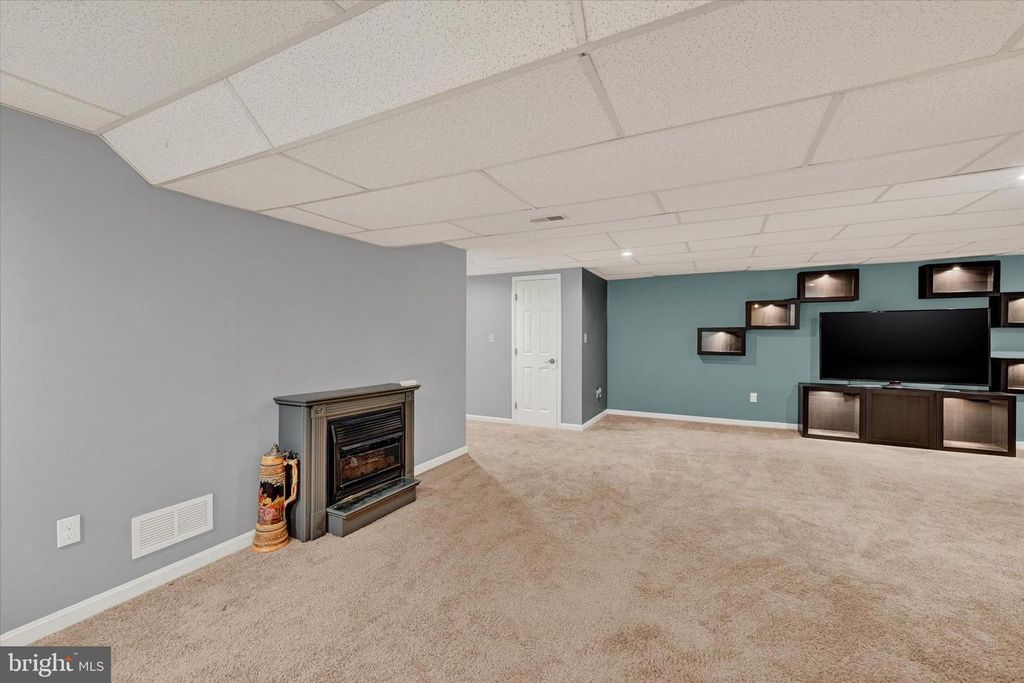 Image 31 of property listing at 4296 WOLF HILL DR, Hampstead, MD 21074