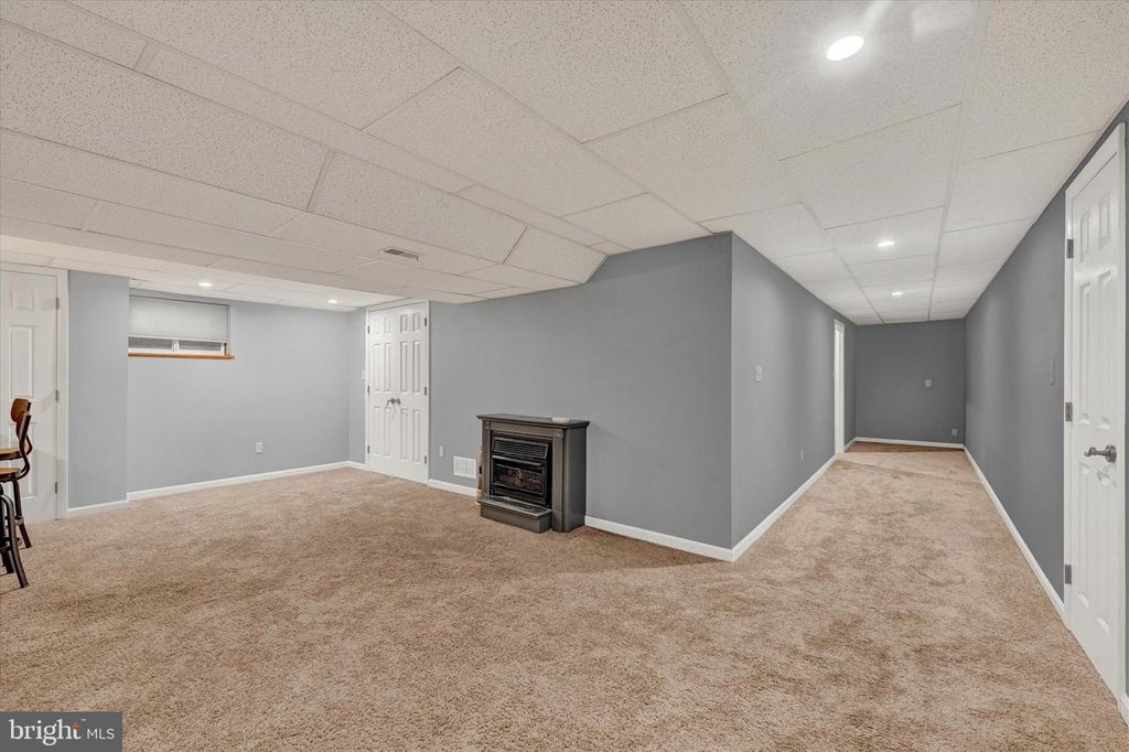 Image 32 of property listing at 4296 WOLF HILL DR, Hampstead, MD 21074
