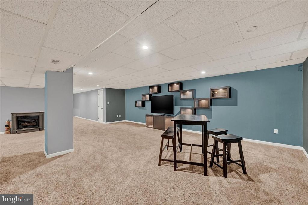 Image 33 of property listing at 4296 WOLF HILL DR, Hampstead, MD 21074