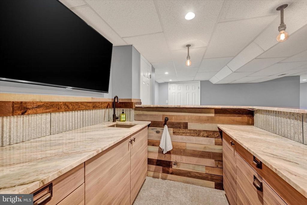 Image 37 of property listing at 4296 WOLF HILL DR, Hampstead, MD 21074