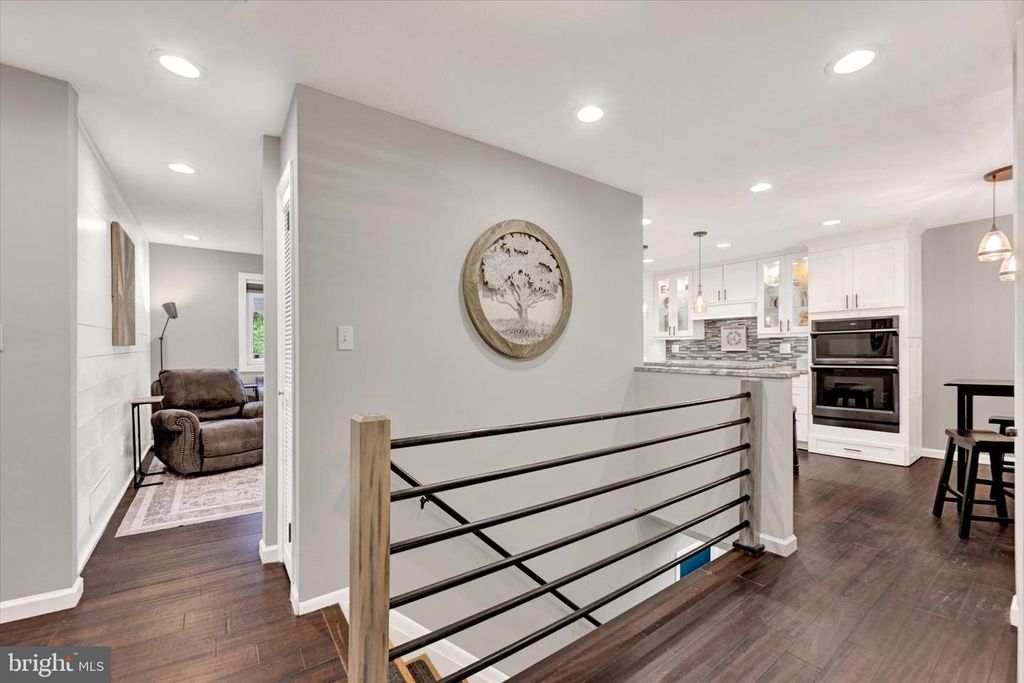 Image 5 of property listing at 4296 WOLF HILL DR, Hampstead, MD 21074