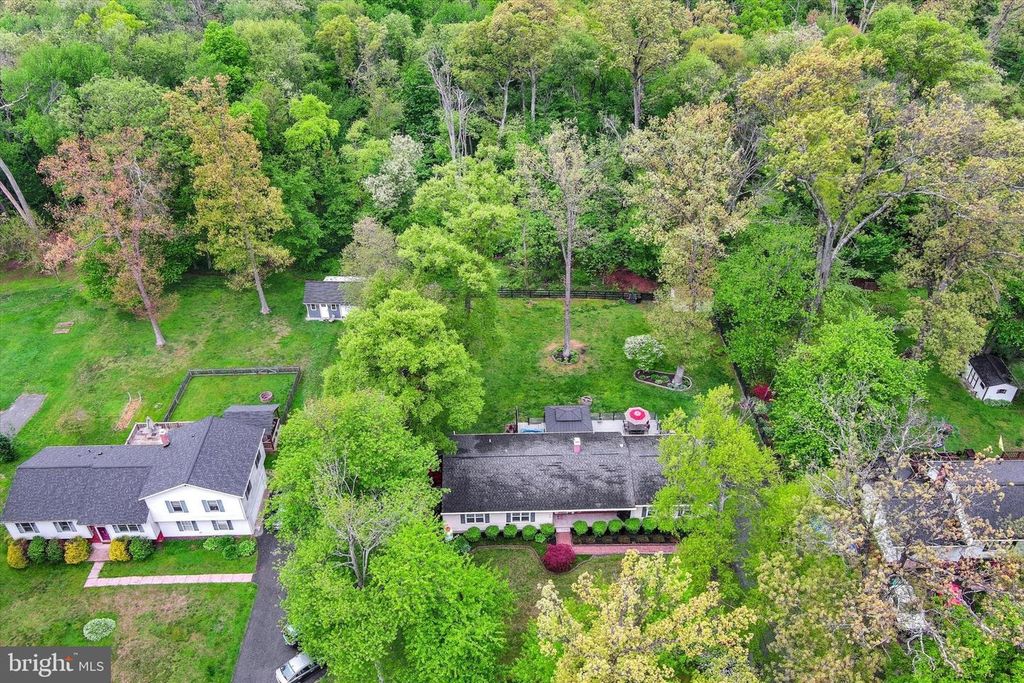 Image 56 of property listing at 4296 WOLF HILL DR, Hampstead, MD 21074