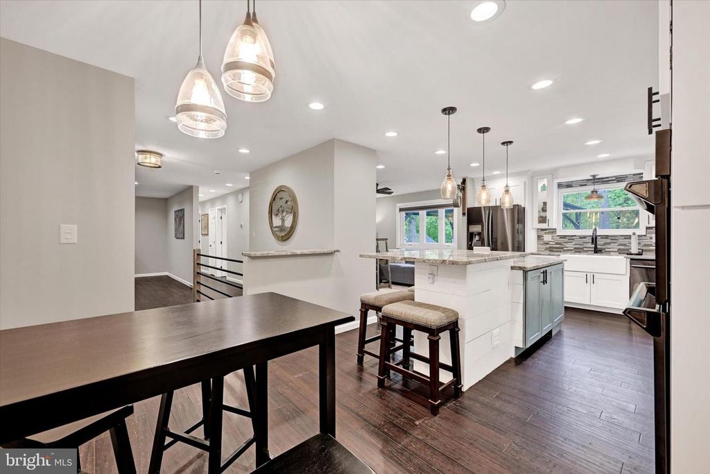 Image 7 of property listing at 4296 WOLF HILL DR, Hampstead, MD 21074