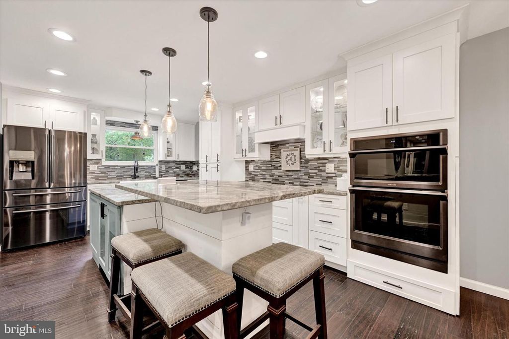 Image 8 of property listing at 4296 WOLF HILL DR, Hampstead, MD 21074
