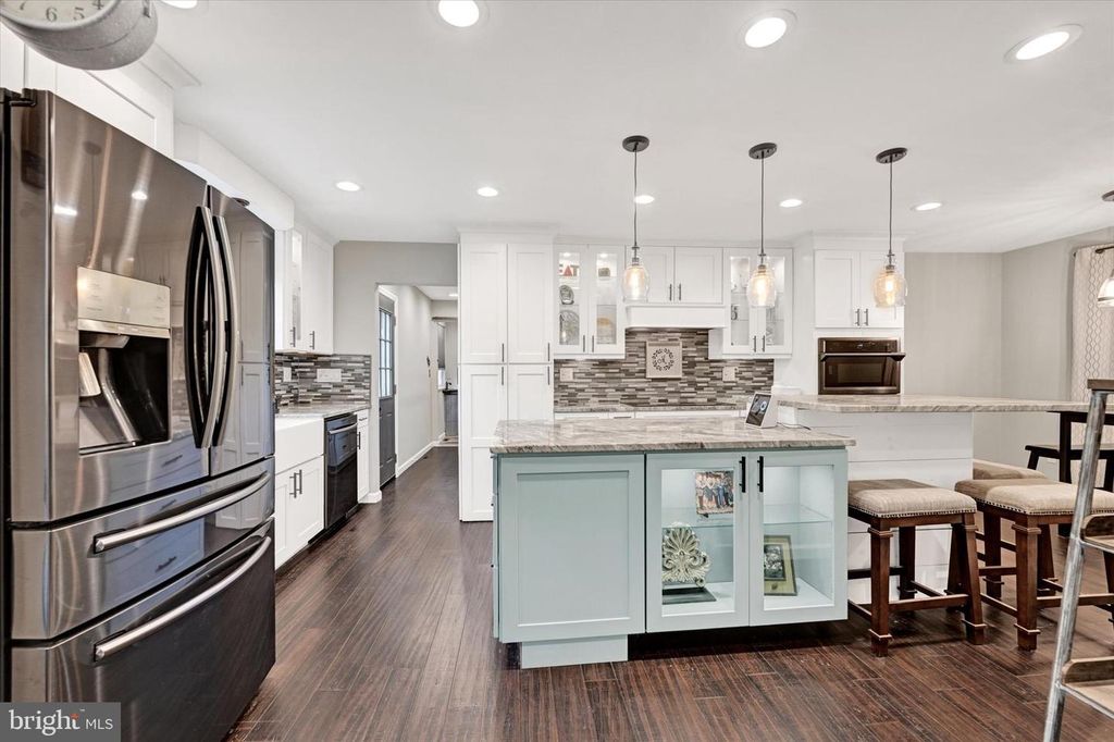 Image 9 of property listing at 4296 WOLF HILL DR, Hampstead, MD 21074