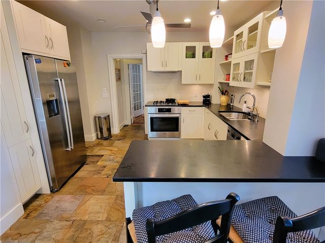 60 Prairie Avenue, Newport, RI 02840