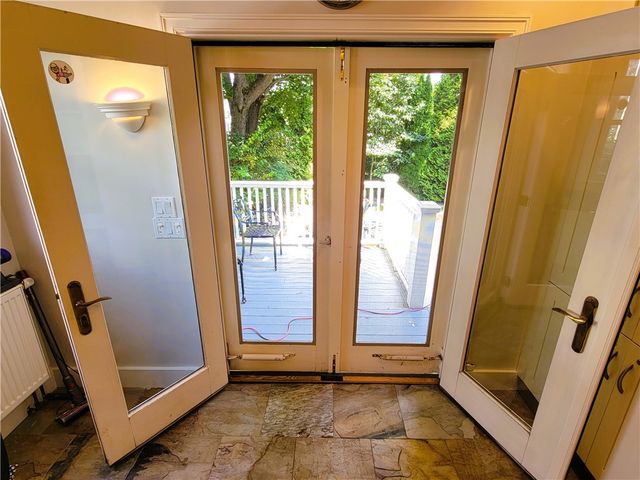 60 Prairie Avenue, Newport, RI 02840
