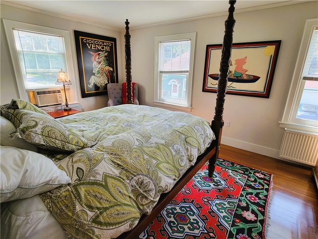60 Prairie Avenue, Newport, RI 02840