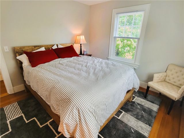 60 Prairie Avenue, Newport, RI 02840
