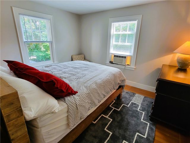 60 Prairie Avenue, Newport, RI 02840