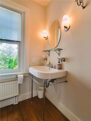 60 Prairie Avenue, Newport, RI 02840