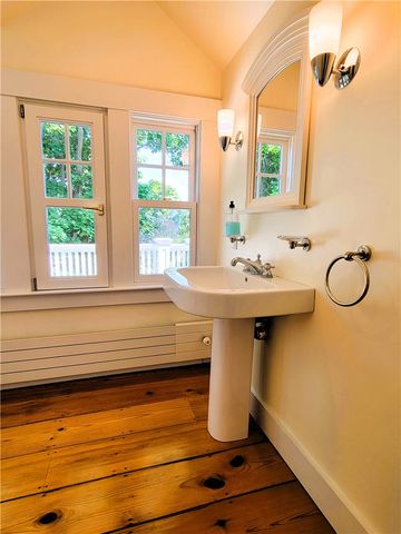 60 Prairie Avenue, Newport, RI 02840
