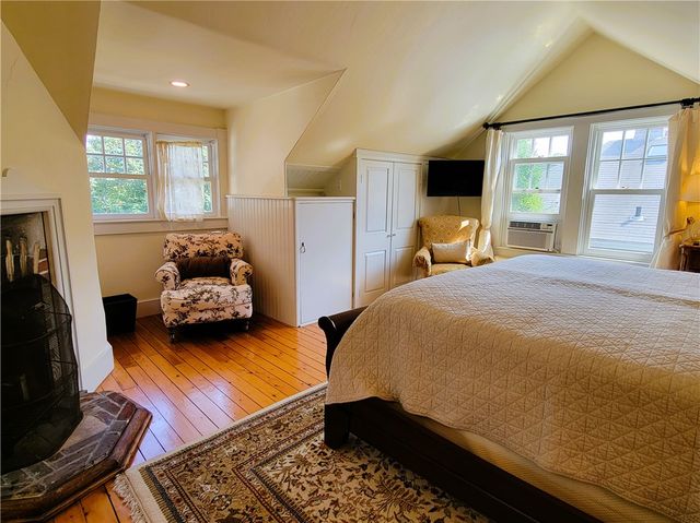 60 Prairie Avenue, Newport, RI 02840