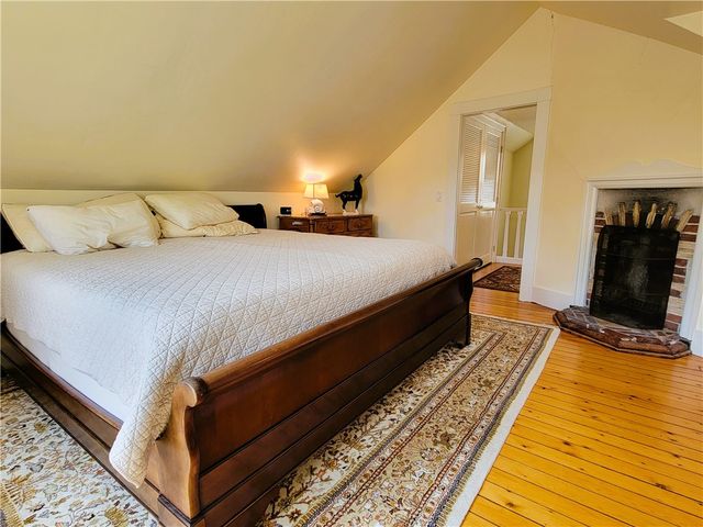 60 Prairie Avenue, Newport, RI 02840