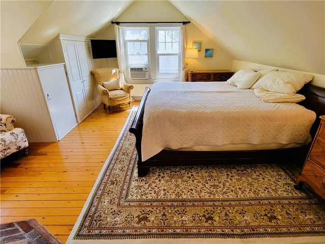 60 Prairie Avenue, Newport, RI 02840