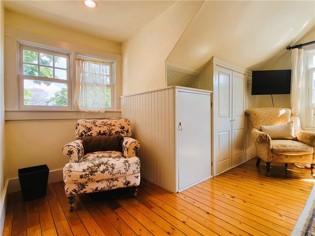 60 Prairie Avenue, Newport, RI 02840
