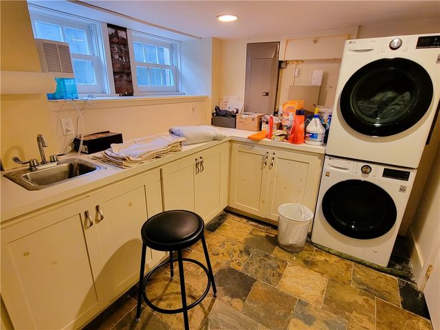 60 Prairie Avenue, Newport, RI 02840