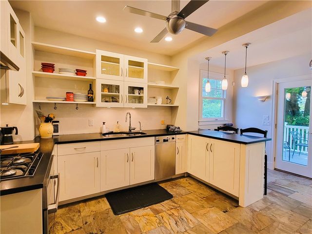 60 Prairie Avenue, Newport, RI 02840