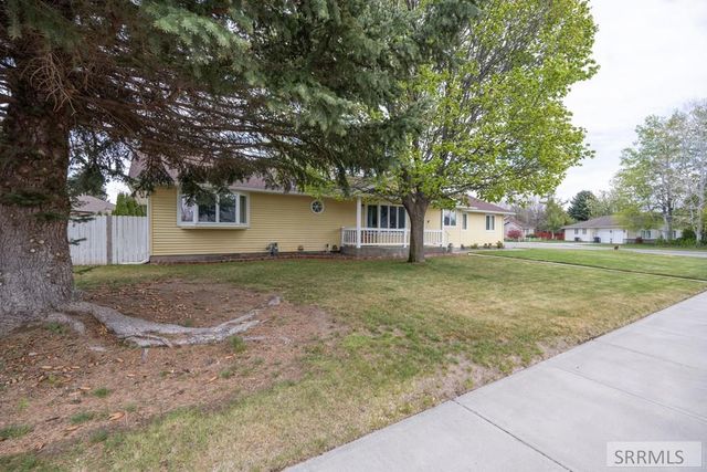 2945 Chaparral Drive, Idaho Falls, ID 83404