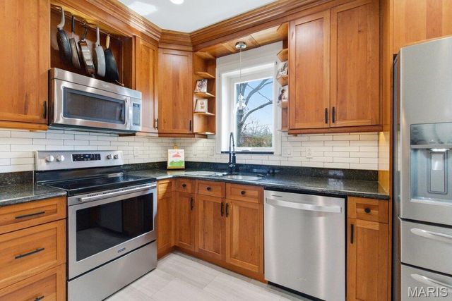 1006 Briarton Drive, St Louis, MO 63126