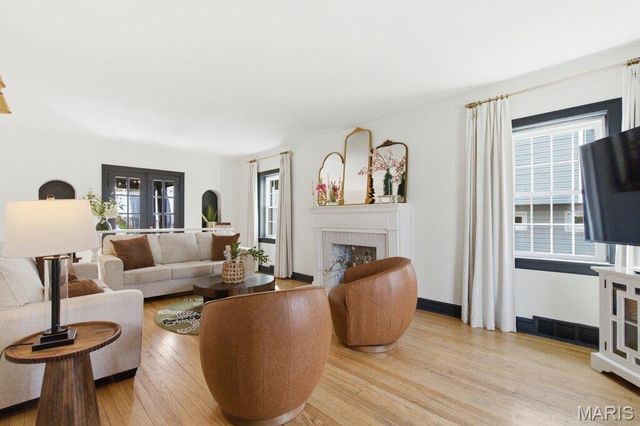 1006 Briarton Drive, St Louis, MO 63126